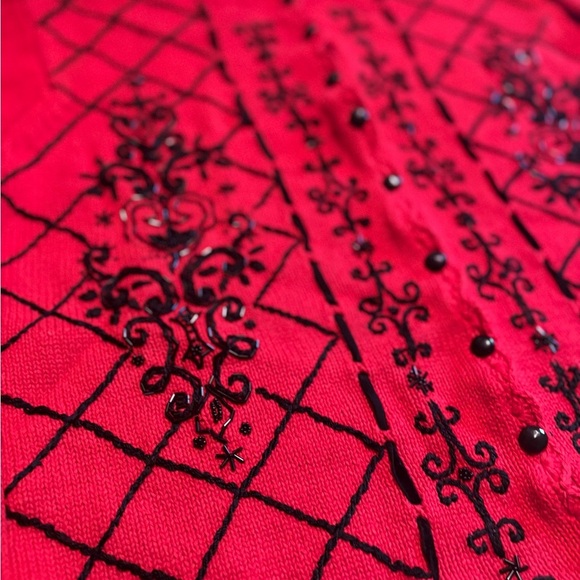 Vintage Elegant Red Cardigan with Black Embroidery - Picture 6 of 11